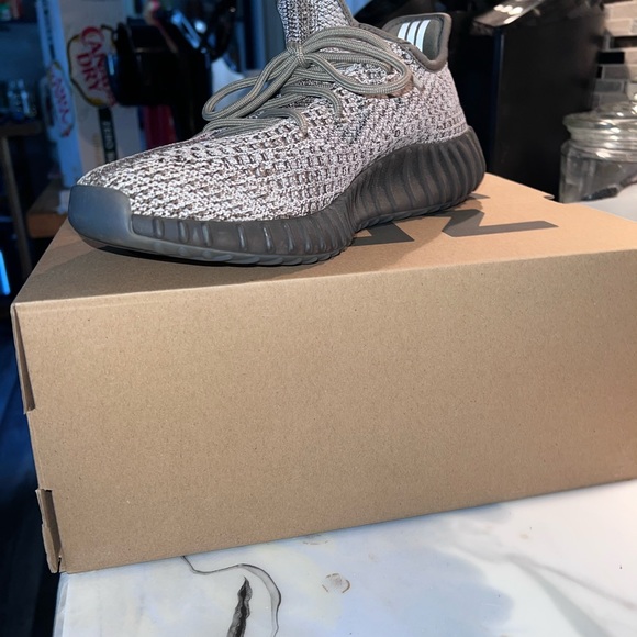 Yeezy Boost - Picture 2 of 2